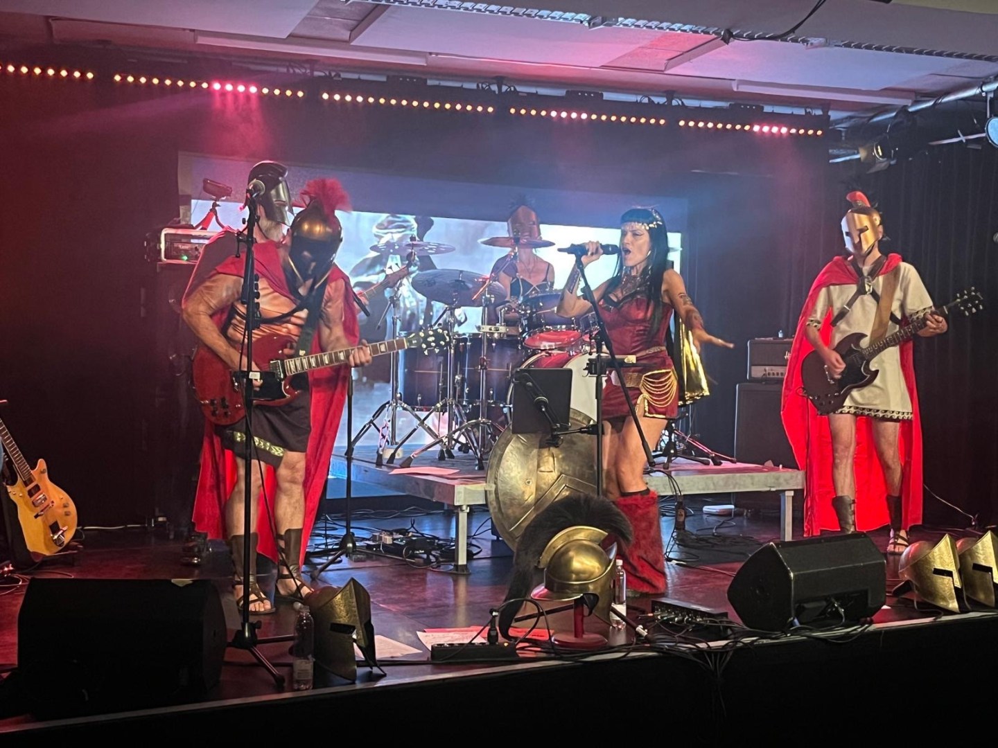 300 ROCK live on stage